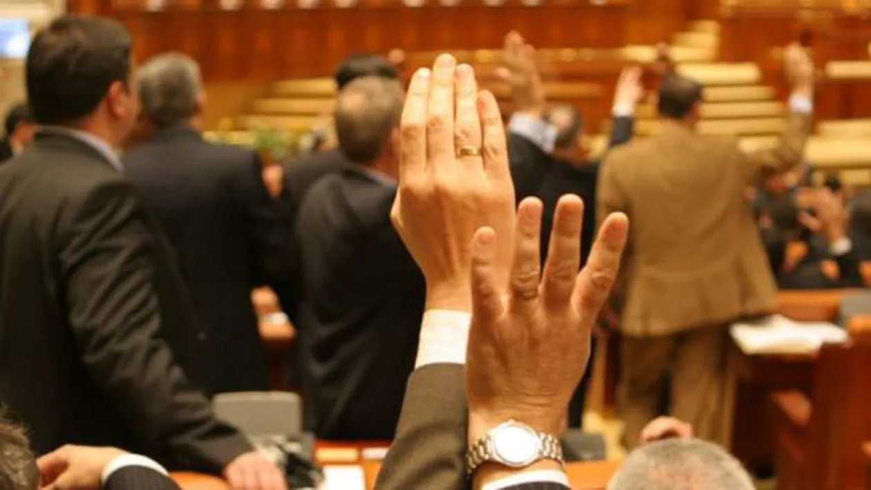 Salariile angajaților din Camera Deputaților. Sporul de condiții vătămătoare ajunge chiar și la 3000 de lei