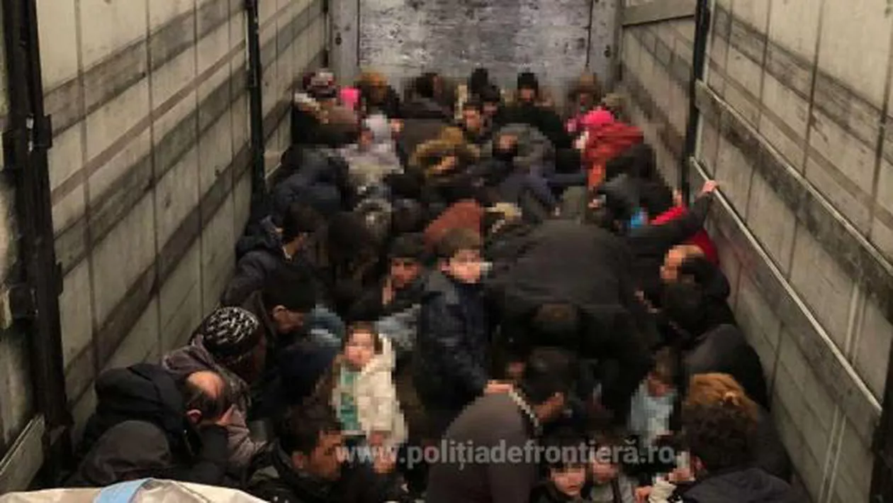 79 de imigranți încercau să iasă din România înghesuiți într-un TIR (VIDEO)