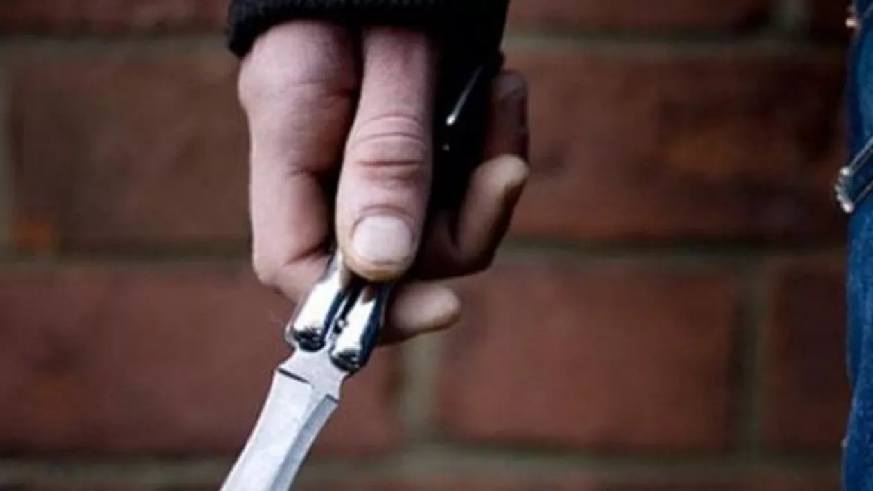 Dâmboviţa: Un elev de liceu şi-a înjunghiat colegul cu un briceag