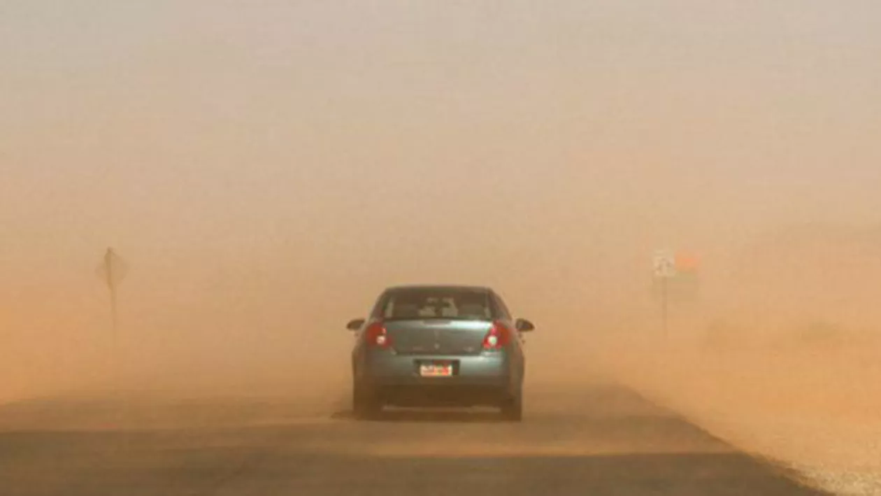 Un nou nor de praf saharian ajunge în România! Ce avertisment au dat meteorologii pentru următoarele zile (VIDEO)