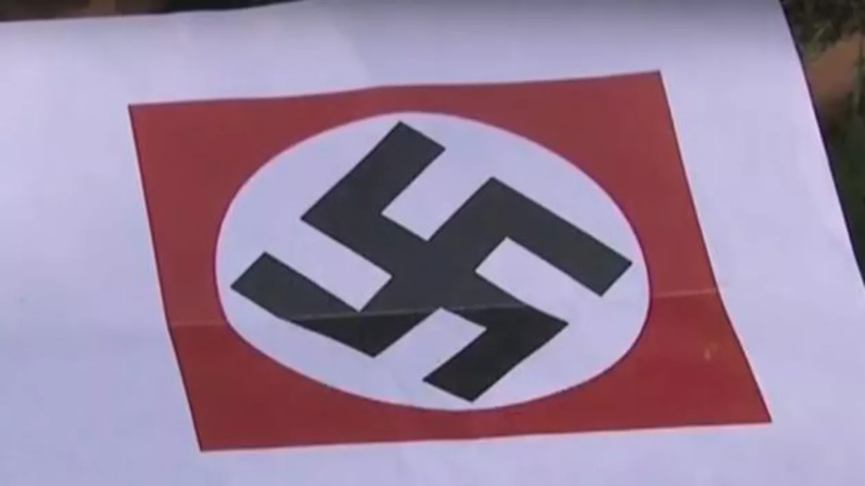 Germania: Controverse după ce un teatru a oferit intrare gratuită persoanelor care poartă svastici pe braţ la reprezentaţia unei piese adaptate după Mein Kampf