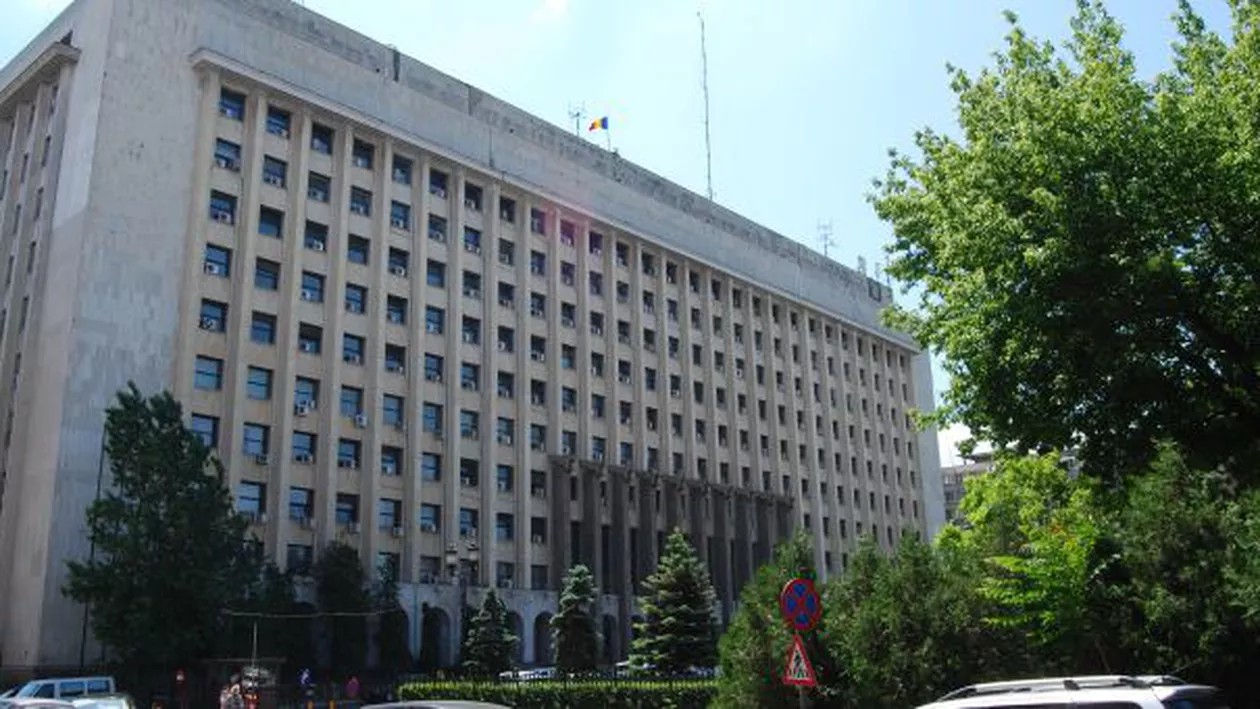 Protest de amploare la Ministerul Transporturilor: ”Nu distrugeţi calea ferată!” (VIDEO)