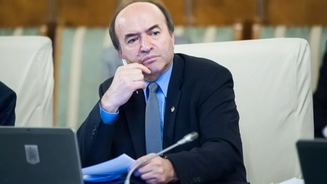 Tudorel Toader pasează responsabilitatea: Alina Bica a plecat în Costa Rica.  NU Ministerul Justiţiei este cel care permite unui inculpat să părăsească ţara