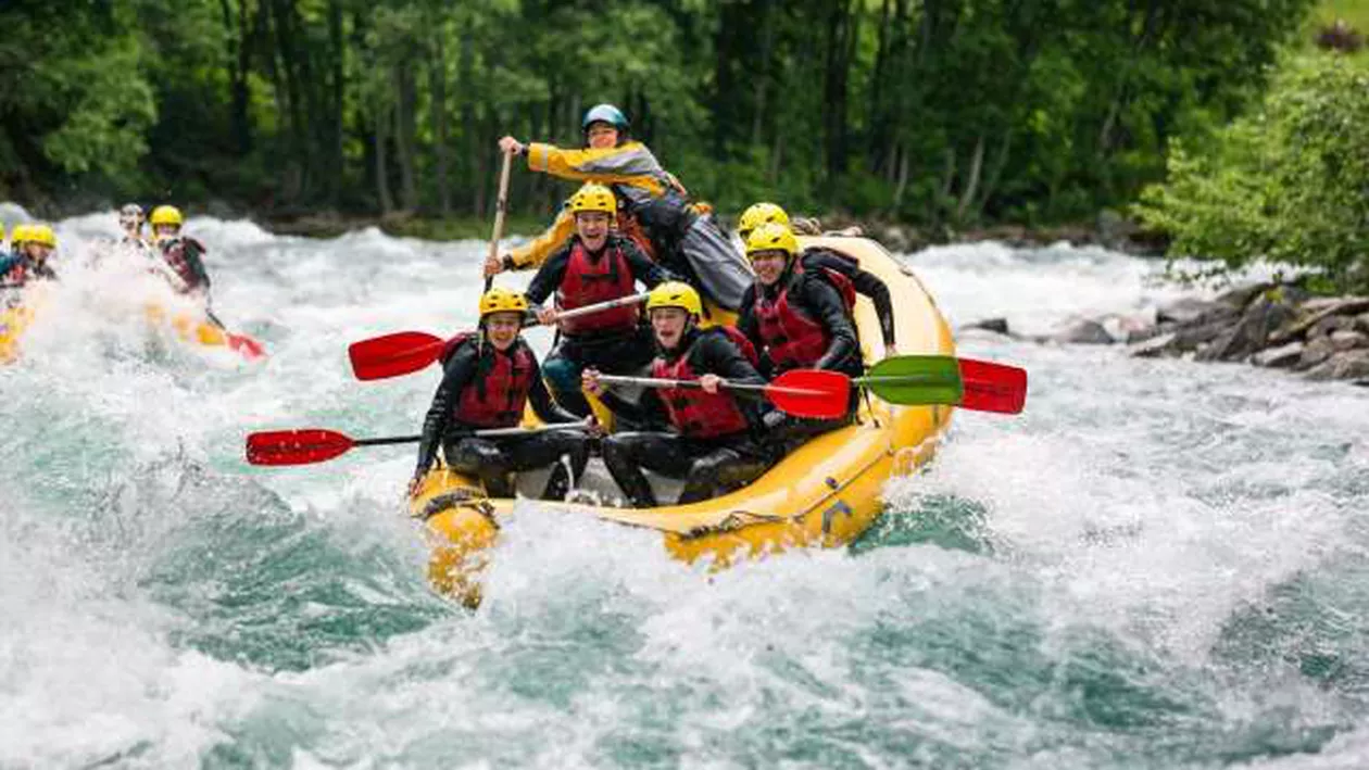 Gorj: Un bărbat a murit după ce a căzut dintr-o barcă de rafting în râul Jiu