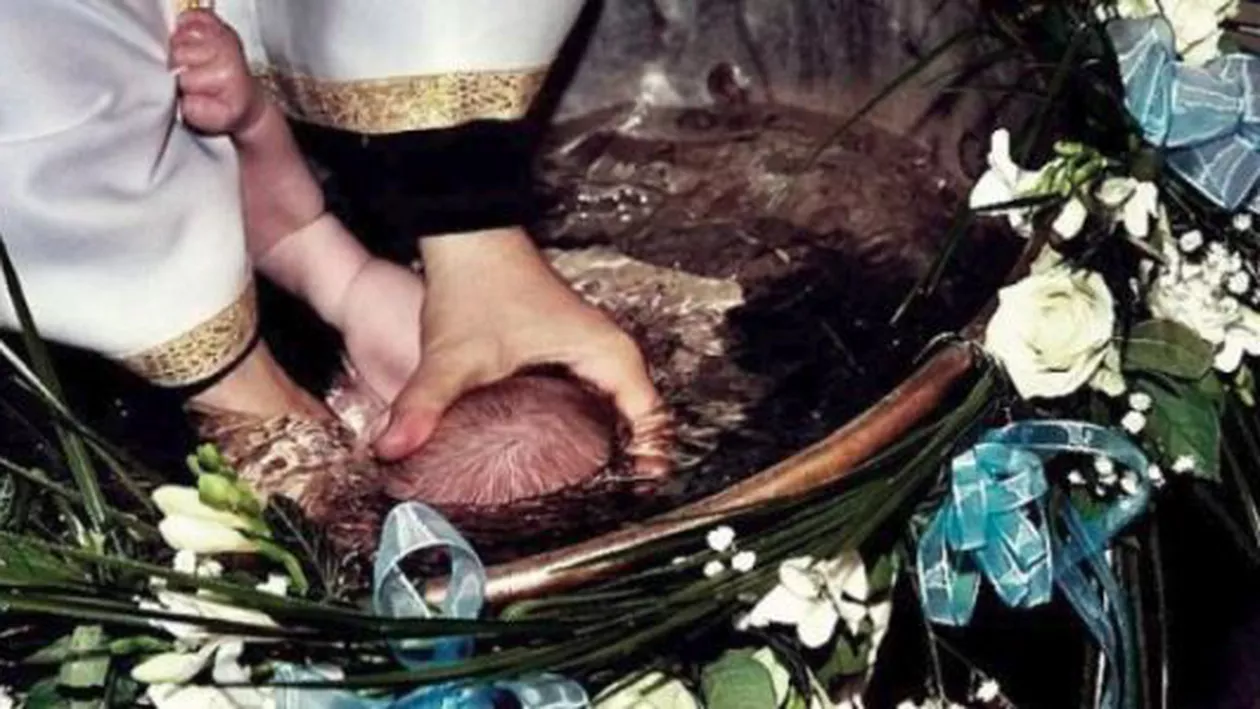 Neamț: Un bebeluș de 3 luni a murit după ce a fost botezat