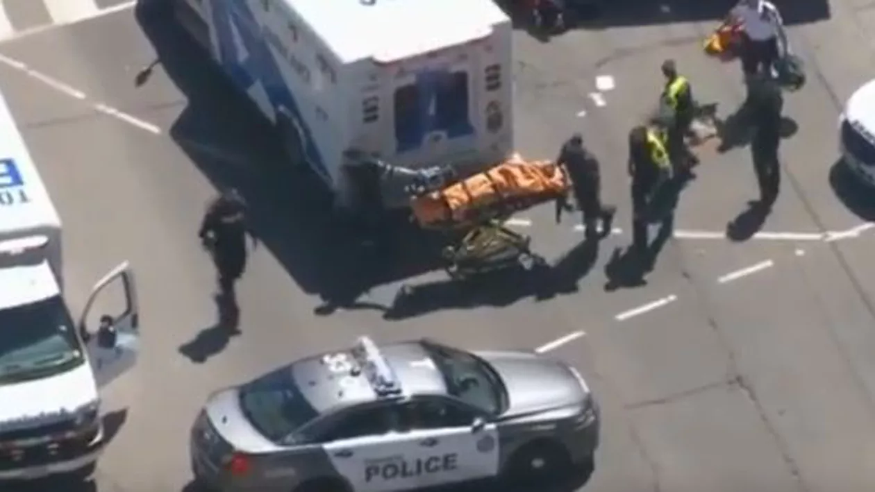 Toronto: O camionetă a intrat în mulțime. 10 morți și 15 răniți (VIDEO)