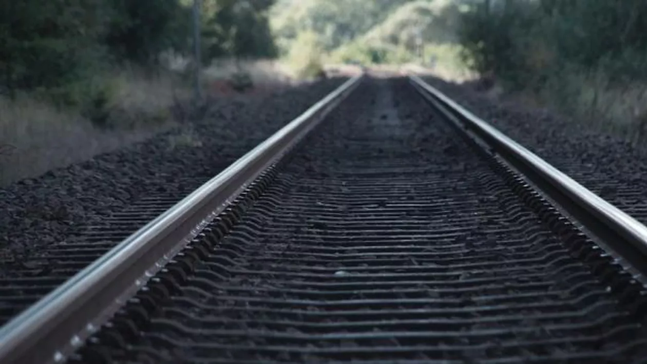 București: O femeie a murit după ce a fost lovită de tren, în zona Pasajului Andronache