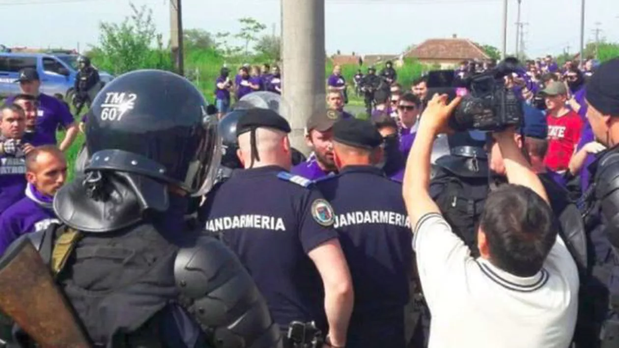 HAOS la Derby-ul Vestului: Meciul dintre UTA Arad și ASU Poli Timișoara S-A TERMINAT în minutul 62! Decizia luată de arbitru (FOTO, VIDEO)