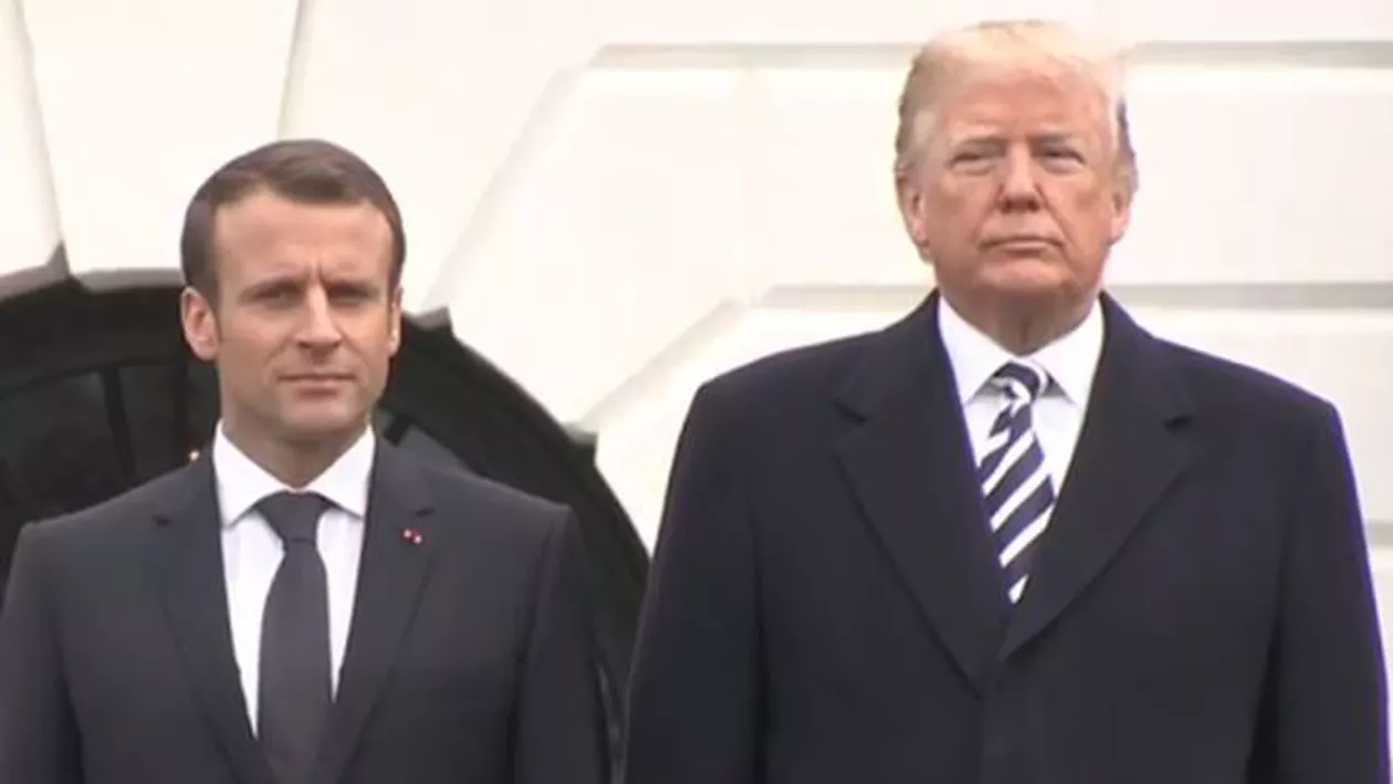 VIZITĂ istorică la CASA ALBĂ! MACRON primit cu 21 de salve de tun! Imagini virale (VIDEO)