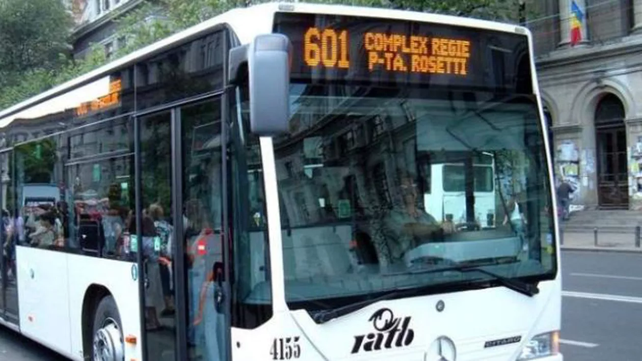 BEBELUȘ prins între ușile autobuzului! REVOLTĂTOR! Cred ca RATB are o politica de traumatizare a copiilor mici (FOTO)