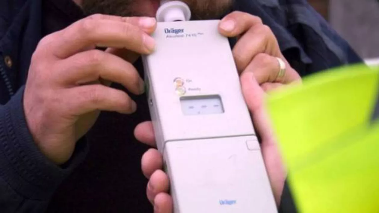 Șofer rupt de BEAT, filmat la volan pe E85! Avea o alcoolemie RECORD! Polițiștii au fost ÎNGROZIȚI (VIDEO)