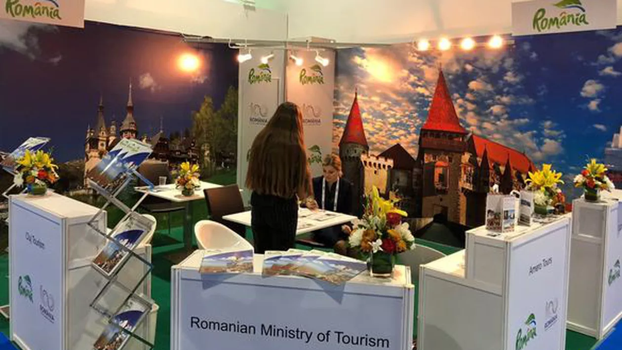 Prezență JENANTĂ a României la Târgul de turism de la Dubai. Ministrul Trif, alături de secretară și două măsuțe (FOTO)