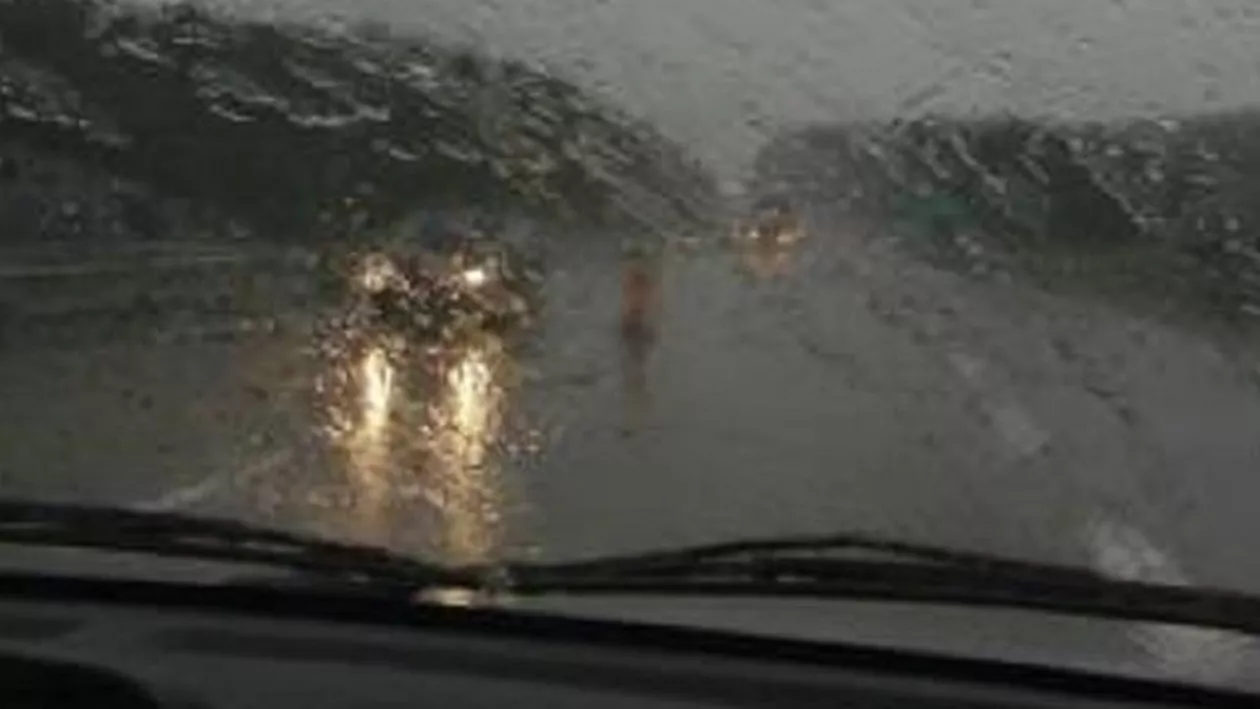 Vreme EXTREMĂ! Grindină și averse torențiale pe Valea Prahovei (VIDEO)