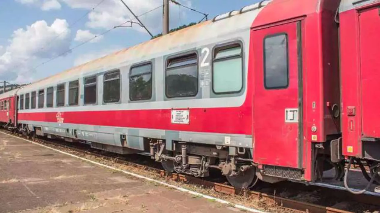 Argeș: Circulaţia feroviară pe ruta Bucureşti - Câmpulung, OPRITĂ. Un tren aflat în circulaţie s-a defectat