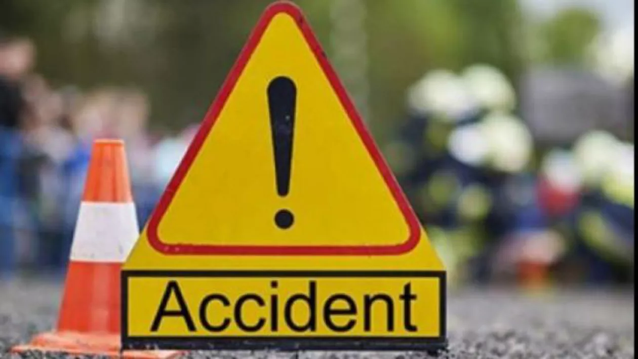 Maramureș: Remorca unui tractor s-a răsturnat peste o femeie şi mai mulţi copii. O persoană a murit 