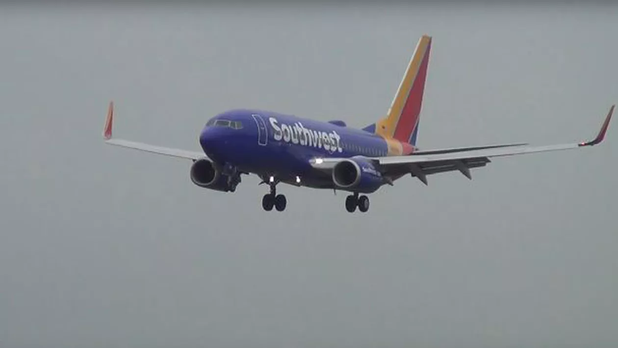 Cleveland: Aterizare de urgenţă a unui avion, din cauza unei ferestre care s-a spart în timpul zborului (FOTO, VIDEO)