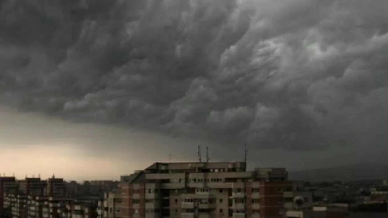 METEO. Vremea se răcește DRASTIC în toată țara, urmează fenomene EXTREME. Ce se întâmplă în București