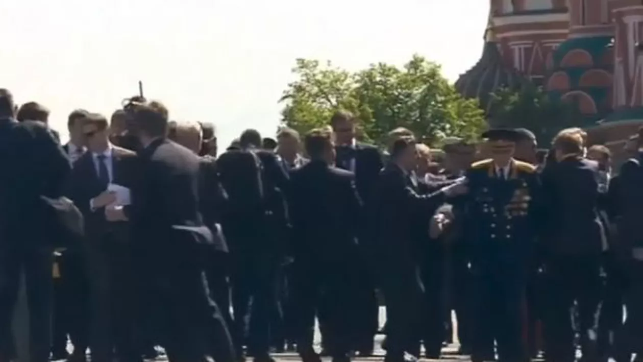 Paza lui Putin a agresat un veteran de război la parada din Piaţa Roşie. Cum a reacţionat liderul de la Kremlin (VIDEO)