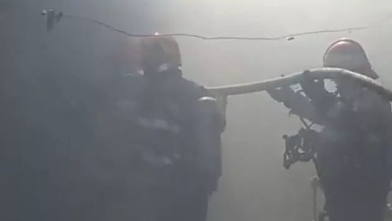 Incendiu puternic în București: O casă a fost cuprinsă de flăcări