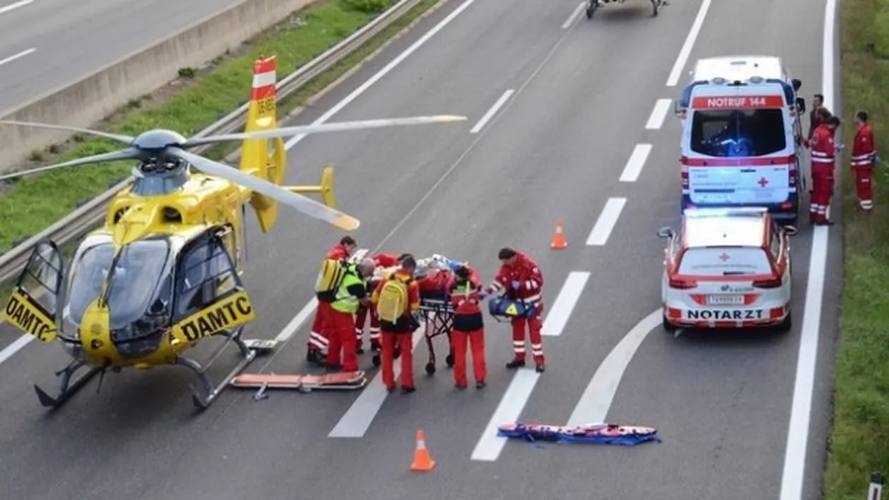 Microbuz cu români, răsturnat în Austria. Victime preluate cu elicopterul