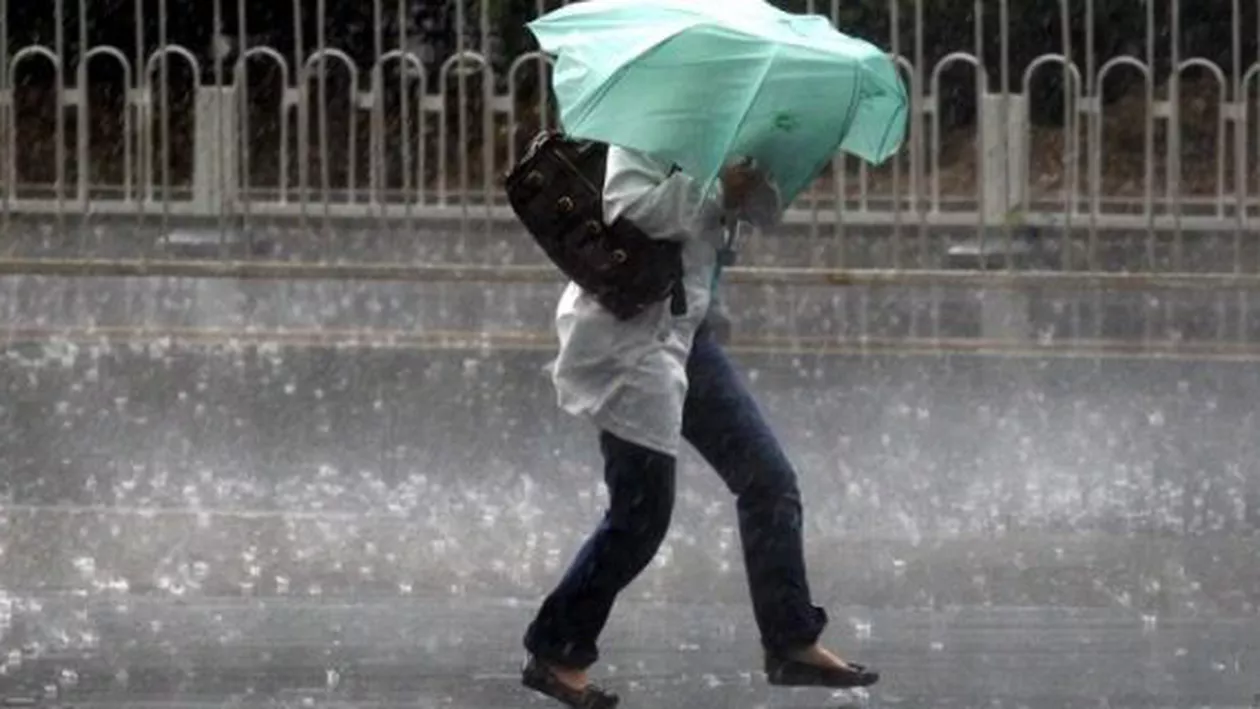 Alertă meteo, nimeni nu scapă: Ploi torențiale și grindină tot weekend-ul. Zonele cele mai vizate de ciclon