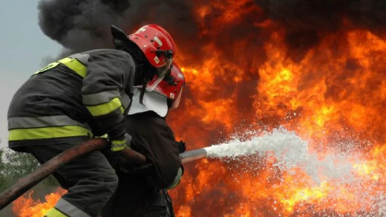 Maramureș: Autocar cuprins de flăcări în Pasul Gutâi