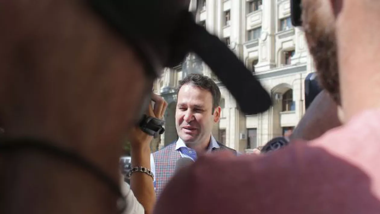 Primarul Sectorului 3, Robert Negoiţă, audiat în dosarul plagiatului din teza sa de doctorat: 'O temă de foarte mare sezon / M-a ajutat foarte mult în viață'