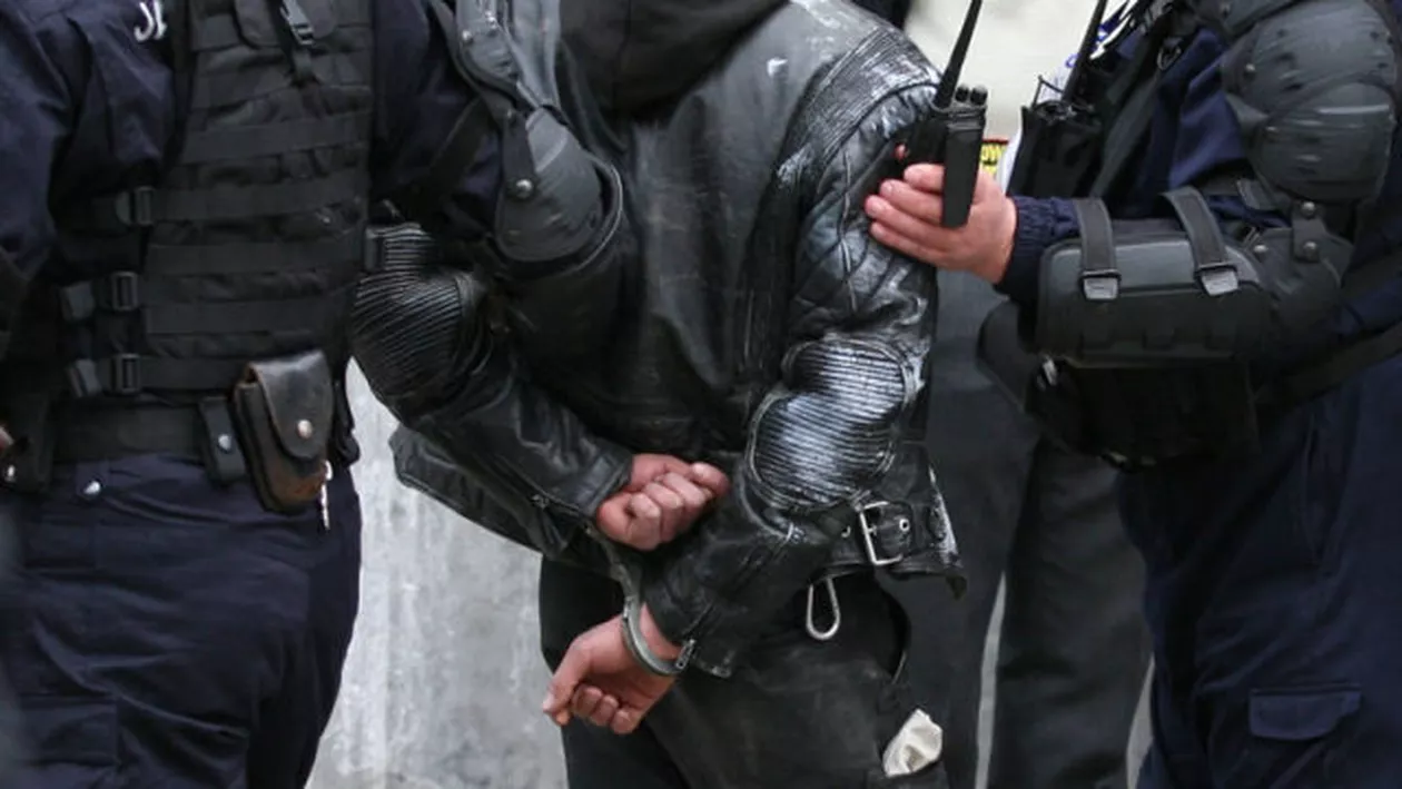 SCANDAL în Jandarmeria Română: Un ofițer și subordonatul acestuia tâlhăreau PROSTITUATE în Bucureşti! Modul de operare este HALUCINANT