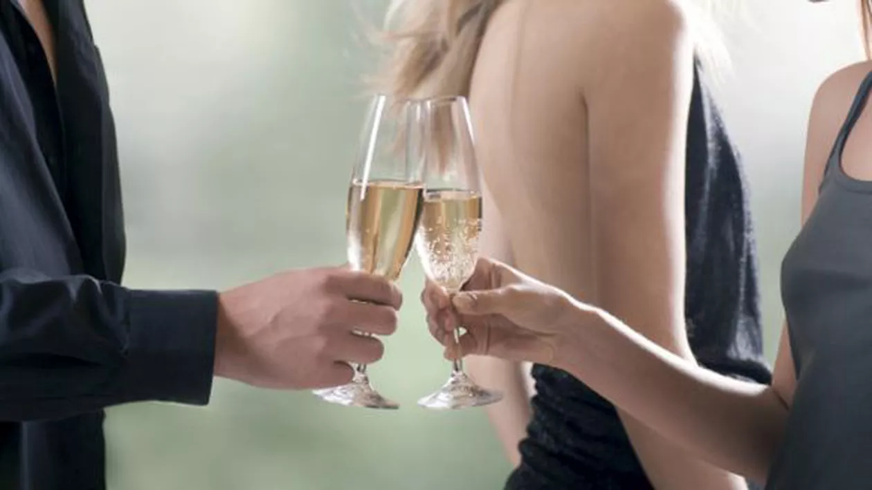 SCANDAL! Amanta e STĂPÂNĂ la palat, soţia stă-n CĂMARĂ: Incredibilul menaj al unui celebru milionar (FOTO)