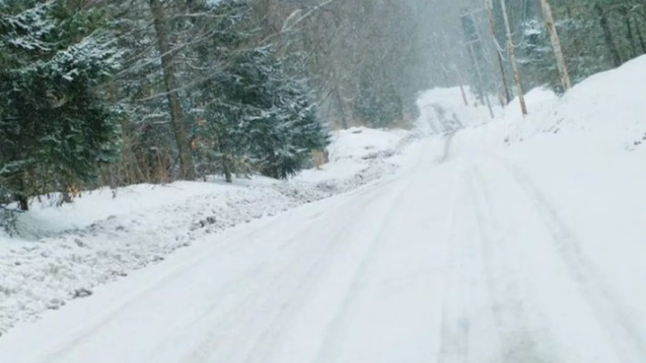 Aiud: Drum „înzăpezit“ în luna mai, la 28 de grade Celsius (FOTO)
