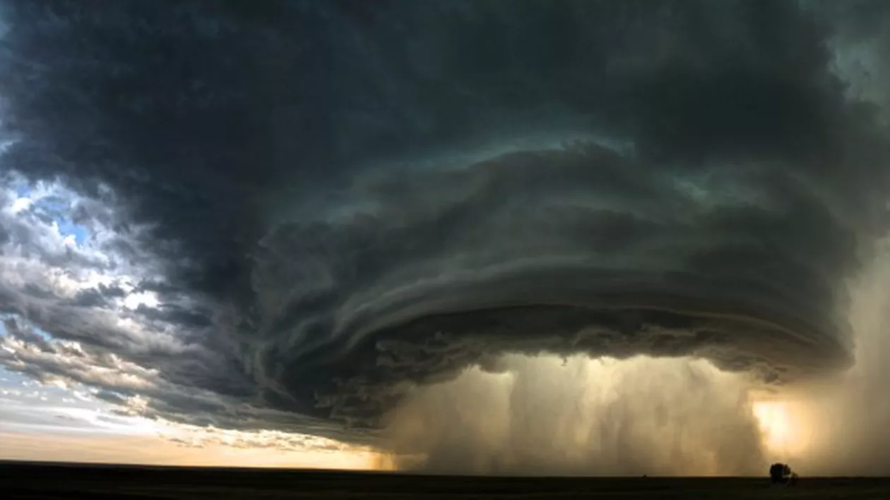 ROMÂNIA, lovită de CARUSELUL METEO! În ce localități a lovit cel mai puternic FENOMENUL EXTREM!