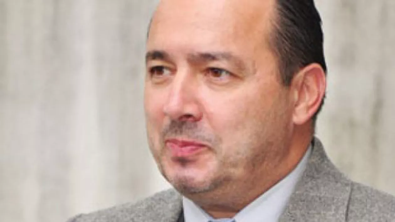 Cătălin RĂDULESCU, acuzându-i pe alți PSD-iști de AGRAMATISM: ''Nu ajunge că NE FACEM DE RÂS? Sau vreţi să SPUNE-ȚI mincinos, că, în partidul nostru e lapte şi miere''