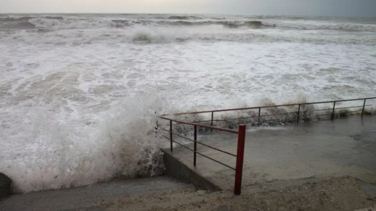 Tragedia în staţiunea Eforie Nord: Un bărbat s-a înecat în mare (VIDEO)