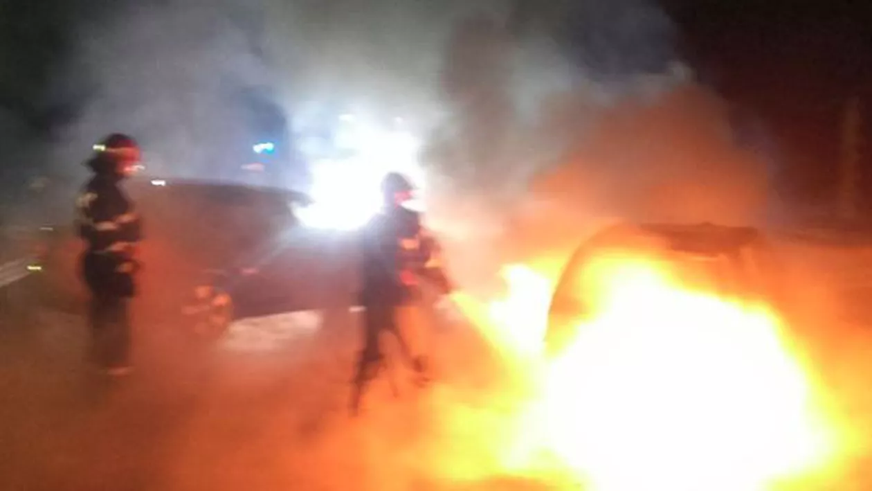 Pitești: Două mașini au luat foc în centrul orașului