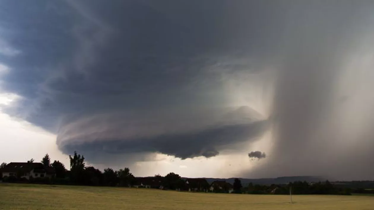 Alertă METEO: Noi FENOMENE EXTREME lovesc România. Care sunt zonele cele mai AFECTATE de URGIE!