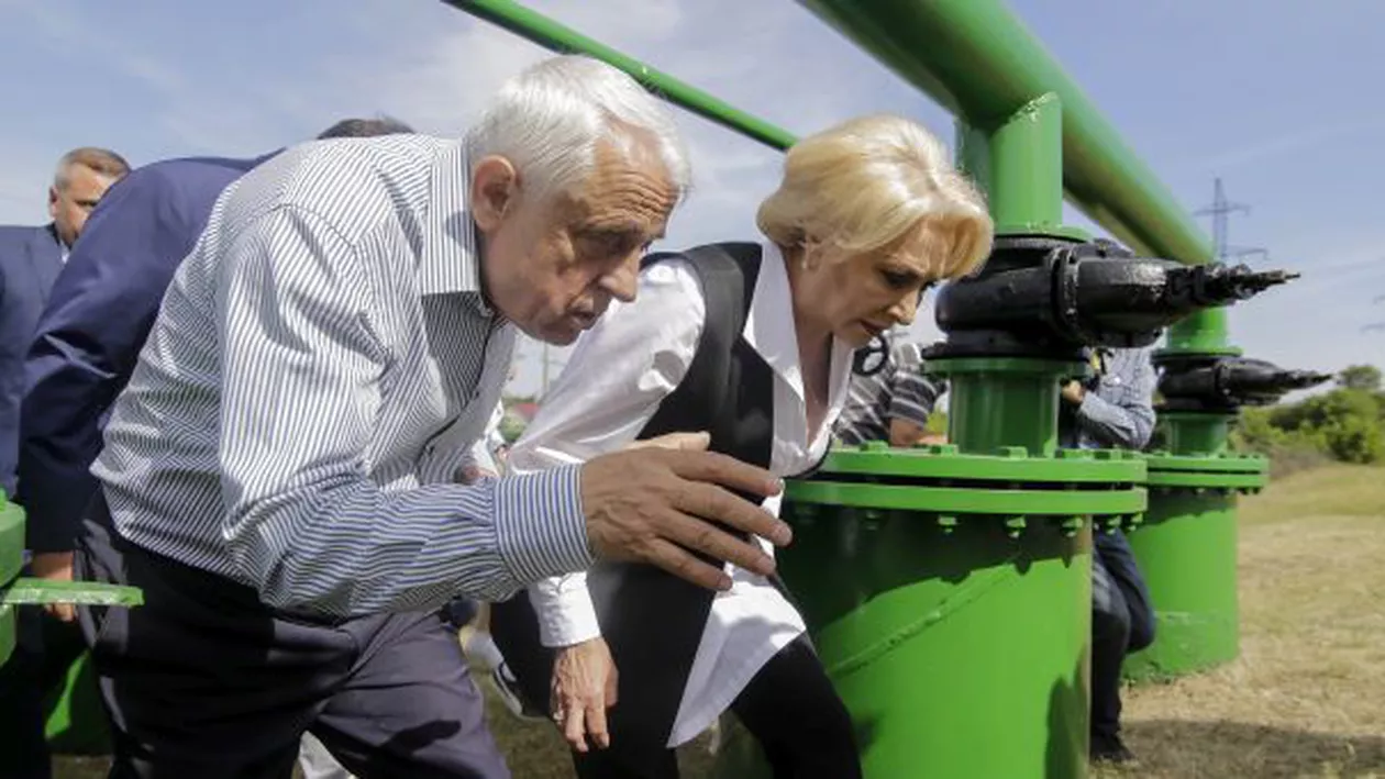 Poza zilei: Viorica Dăncilă și Petre Daea, holbându-se la pompă (FOTO)
