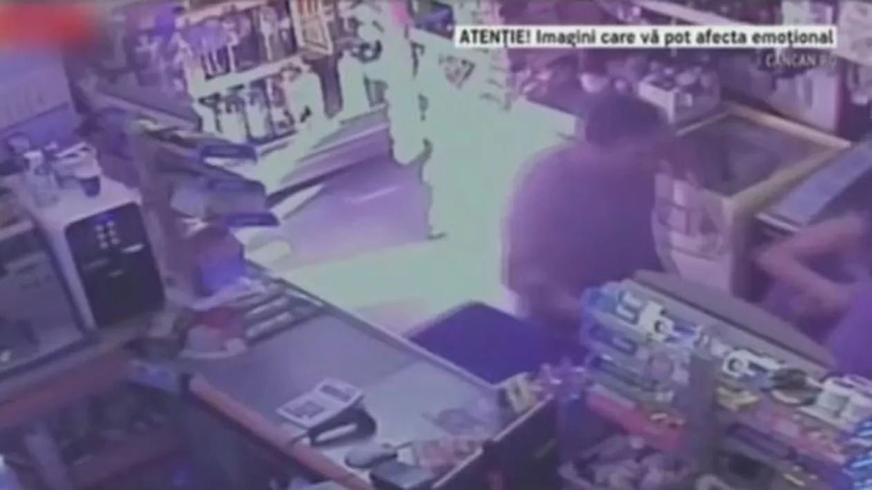 Imagini şocante într-un magazin din Arad: Vânzătoare, snopită în bătaie de un client. Motivul este incredibil (VIDEO) 