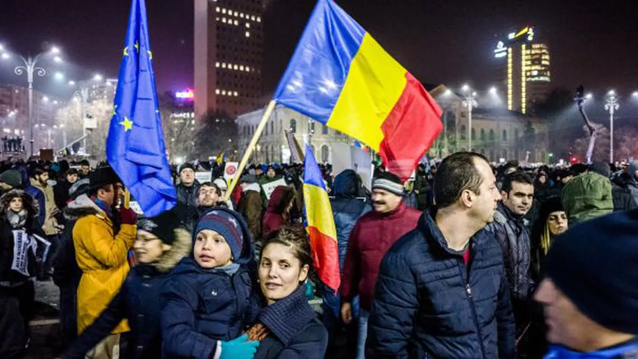 Piaţa Victoriei: Sute de persoane protestează față de decizia CCR în cazul revocării șefei DNA