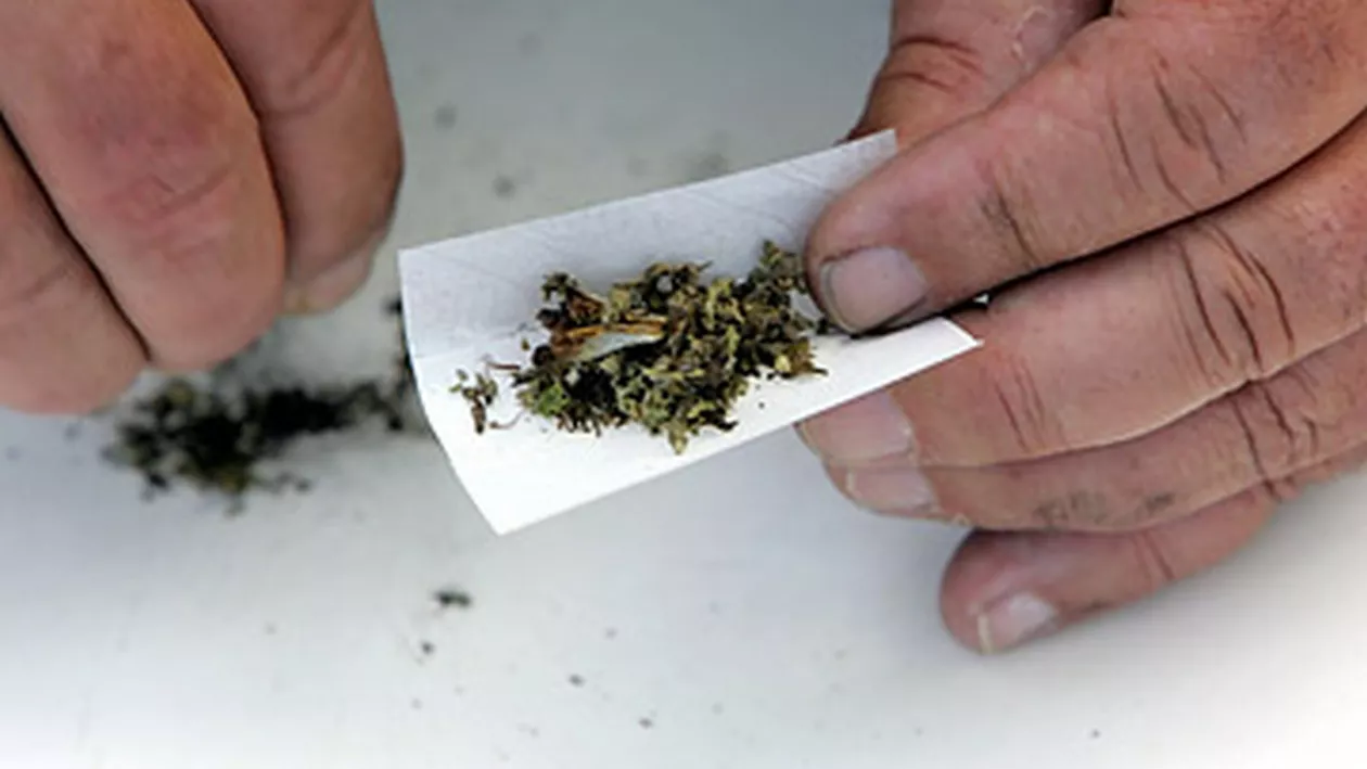 Slobozia: O elevă a fumat etnobotanice la liceu de Ziua Internaţională împotriva Fumatului