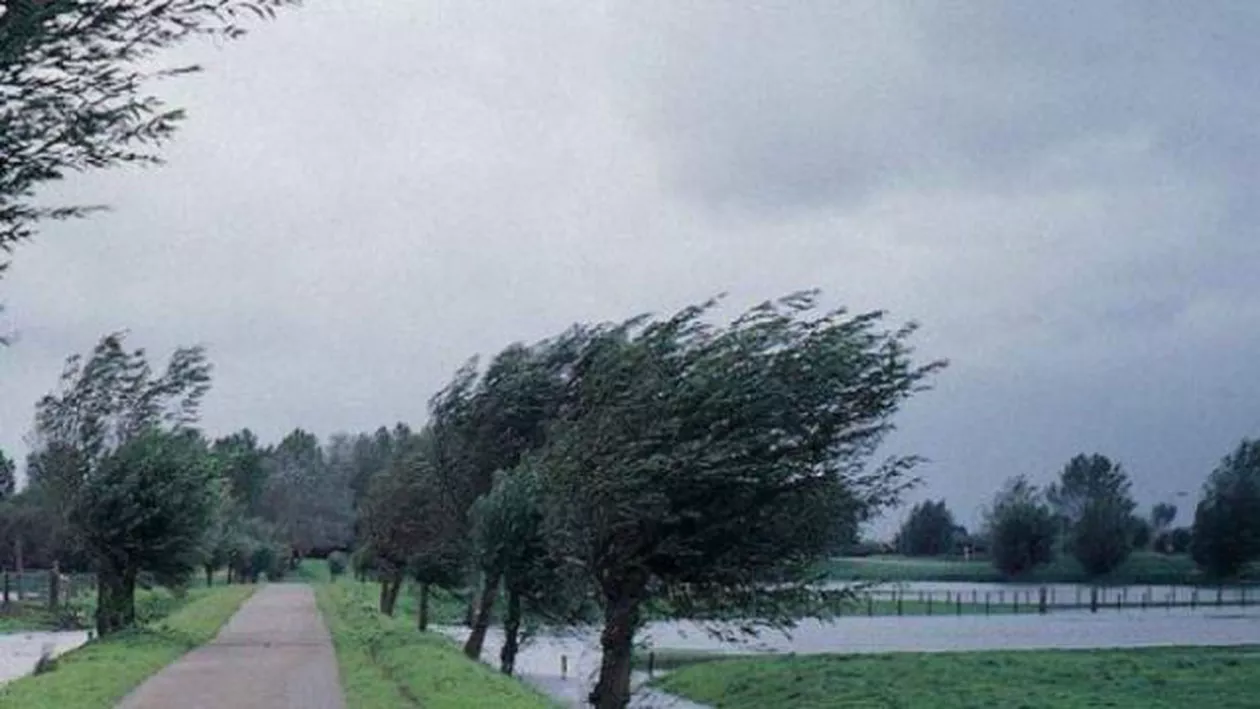 Alertă meteo: Caniculă, dar și furtuni puternice! Meteorologii au emis coduri de vijelii: Zonele vizate!