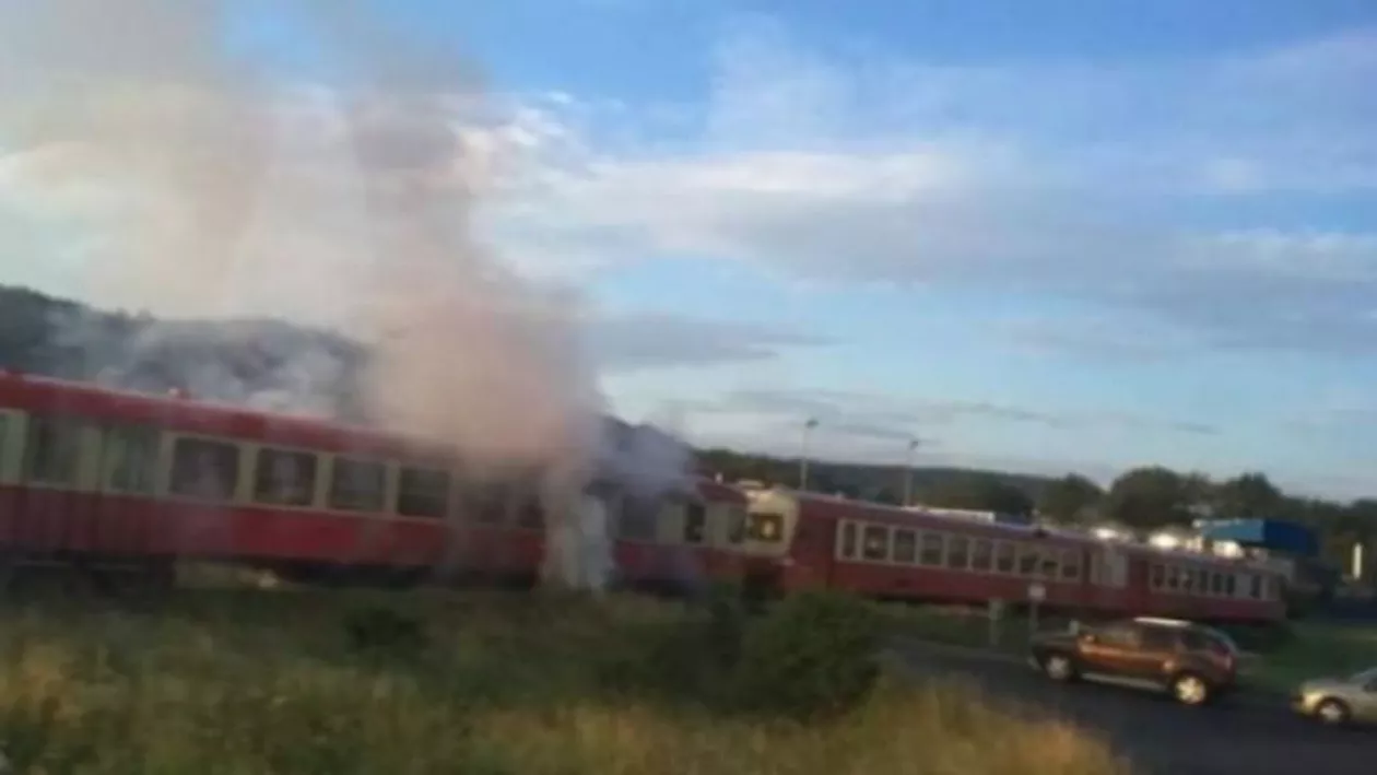 Un tren a luat foc între Brașov și Cristian