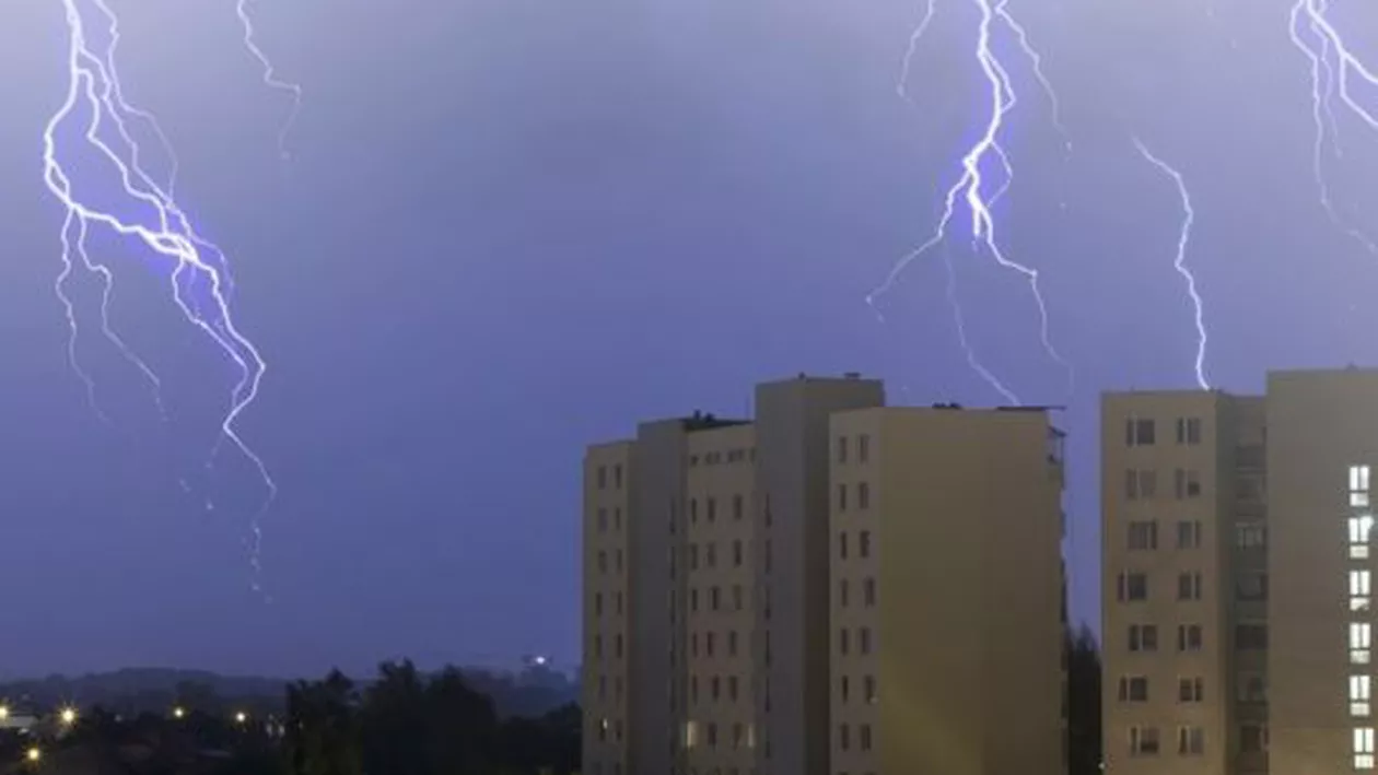Alertă METEO: Furtunile violente lovesc peste tot în țară. Care sunt zonele cele mai afectate