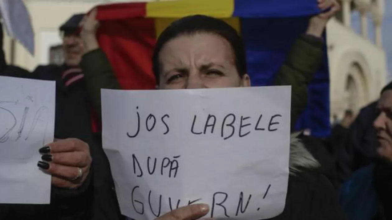 Clipul prin care PSD cheamă oamenii la miting: Ne-au ascultat telefoanele şi noi am acceptat! Au tăiat pensii şi salarii şi noi n-am spus nimic... (VIDEO)