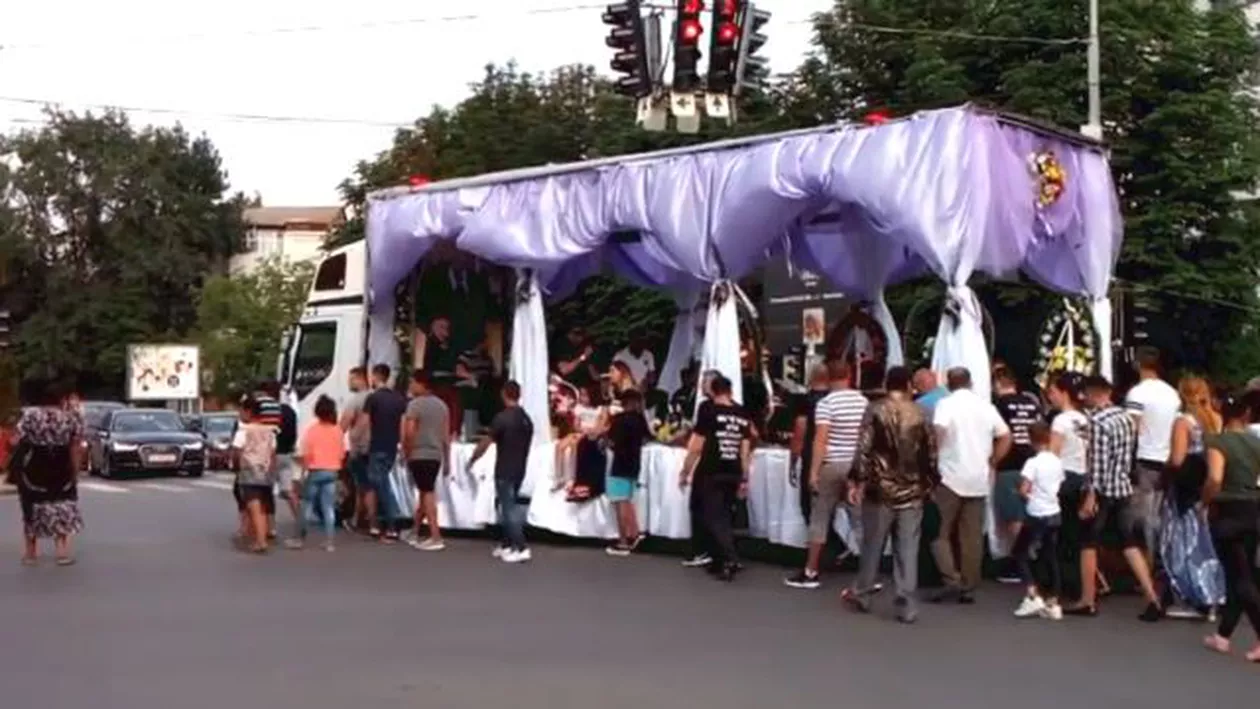 Înmormântarea unui cunoscut lider din Focșani a blocat traficul în oraș (VIDEO)