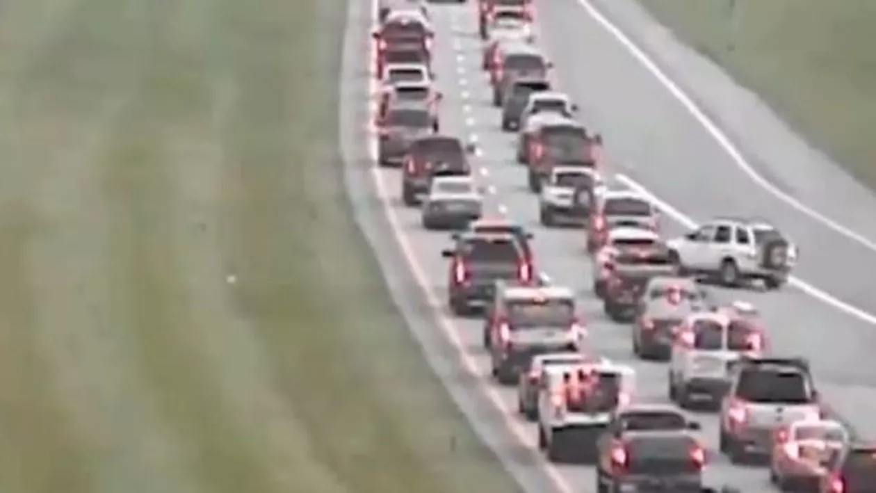 Manevra PERICULOASĂ a unui șofer, pe o autostradă. Poliția a reacționat imediat... (VIDEO)