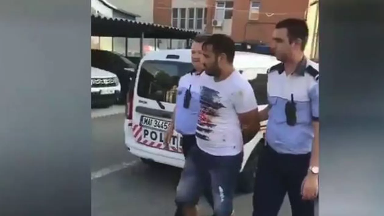 SCENE INCREDIBILE în București! Un șofer s-a aruncat în Dâmbovița, ca să scape de polițiști (VIDEO)