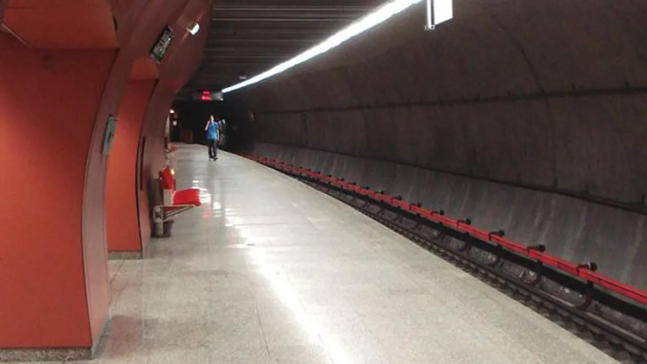 Ultima ORĂ: Un bărbat, prins SUB METROU în staţia Basarab