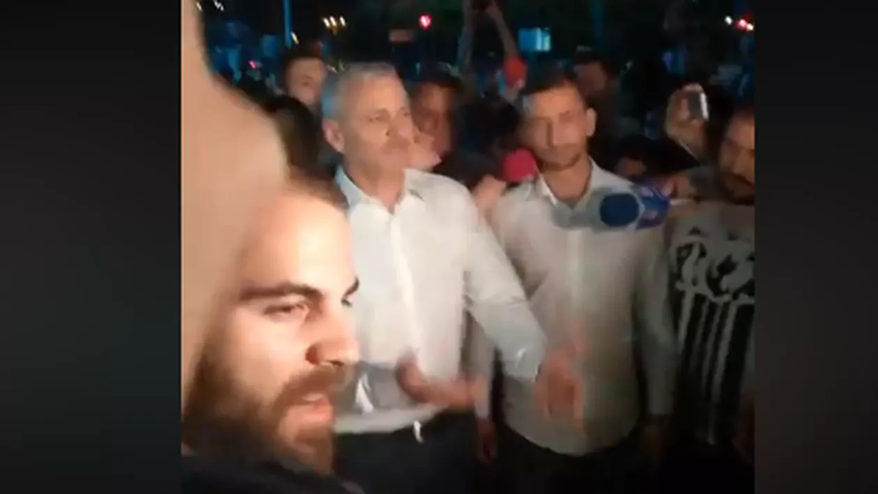 Dragnea, luat la întrebări de câțiva protestatari #rezist, chiar după mitingul PSD. ''De ce ne FURI, de ce ne MINȚI?'' (VIDEO)