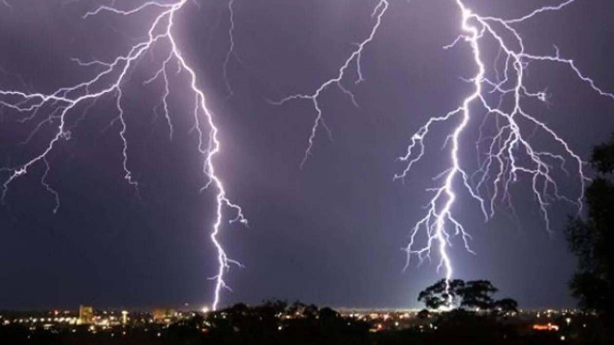 URGIA lovește puternic! AVERTISMENT de ULTIMĂ ORĂ de la meterologi. FENOMENE METEO EXTREME! Care sunt ZONELE VIZATE