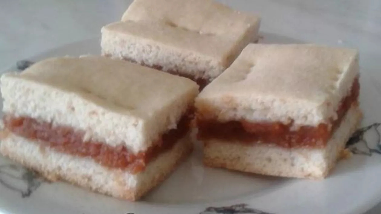 Cea mai DELICIOASĂ plăcintă cu mere! Rețeta SIMPLĂ pe care TREBUIE s-o încerci